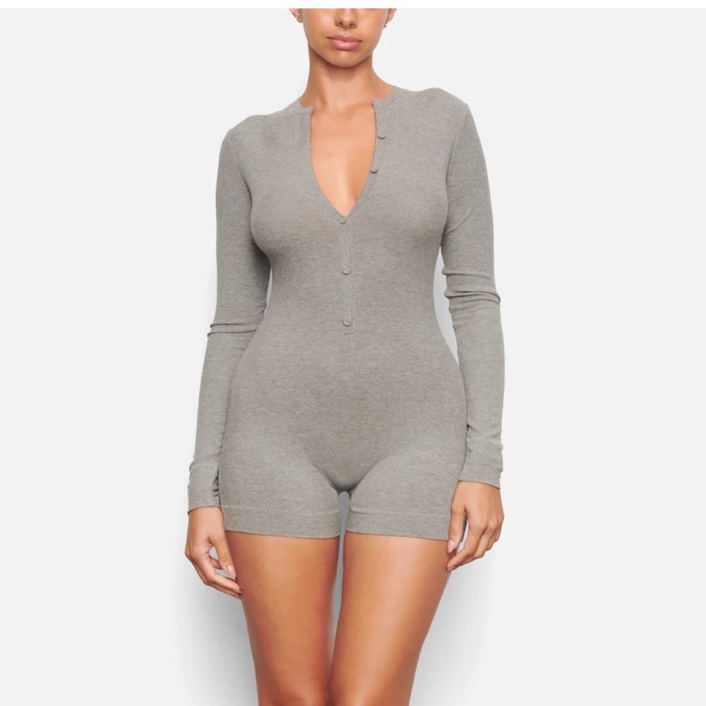 SKIMS Button Up Henley Onesie in Heather Gray Size M